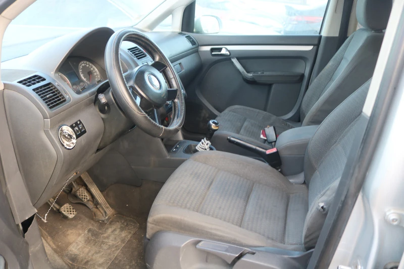 VW Touran 1.9 TDI, снимка 5 - Автомобили и джипове - 44208029