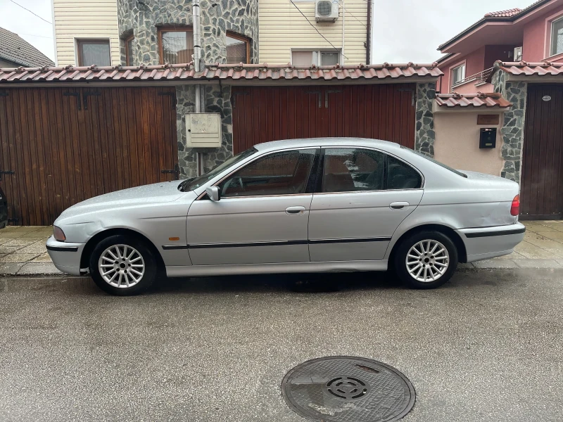 BMW 520, снимка 1 - Автомобили и джипове - 48264545