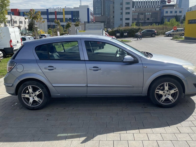 Opel Astra H, снимка 3 - Автомобили и джипове - 48621821