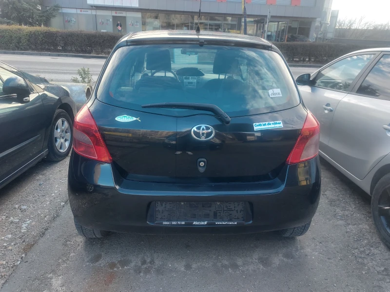 Toyota Yaris 1.1 бензин Топ състояние , снимка 8 - Автомобили и джипове - 49147154