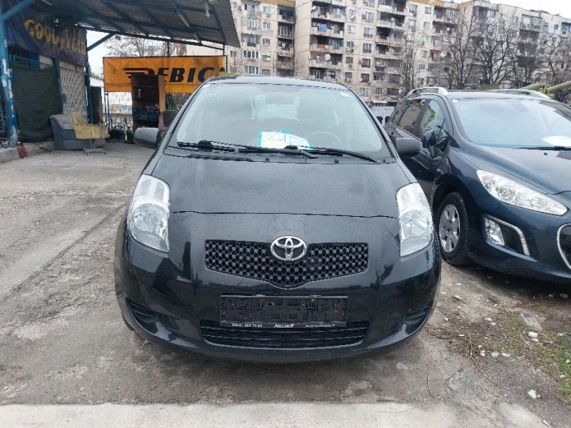 Toyota Yaris 1.1 бензин Топ състояние , снимка 3 - Автомобили и джипове - 49147154