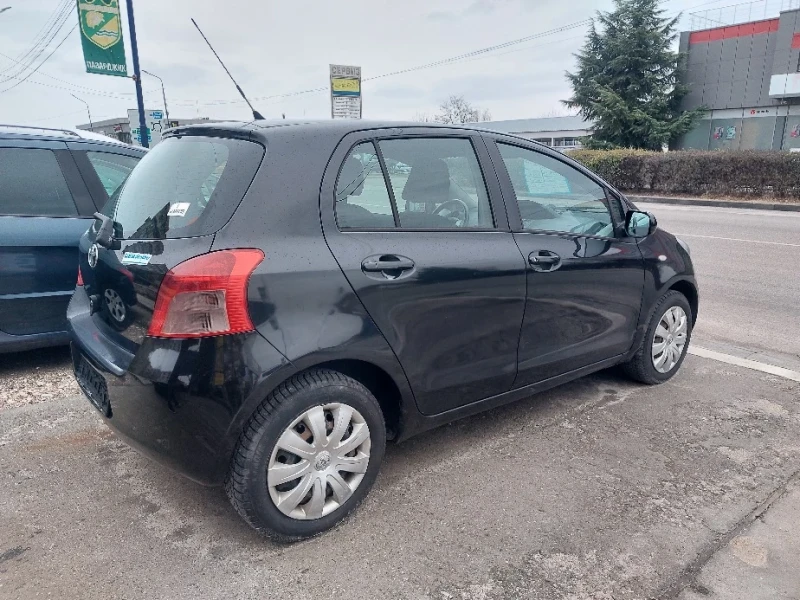 Toyota Yaris 1.1 бензин Топ състояние , снимка 6 - Автомобили и джипове - 49147154