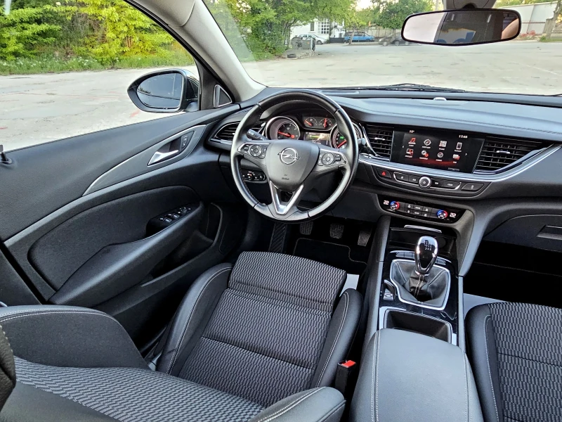 Opel Insignia 111200км .Пълна сервизна история Опел!, снимка 11 - Автомобили и джипове - 50103632