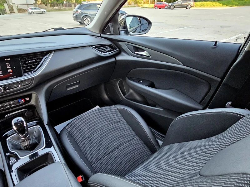 Opel Insignia 111200км .Пълна сервизна история Опел!, снимка 12 - Автомобили и джипове - 50103632