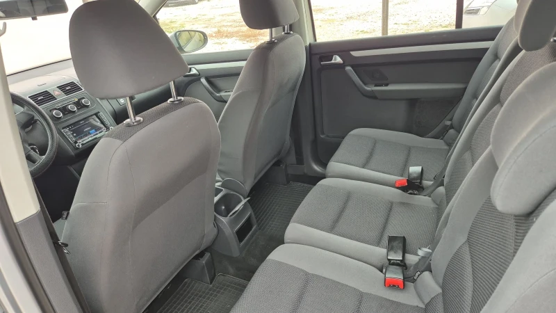 VW Touran 1.6 TDI-NAVI, снимка 12 - Автомобили и джипове - 51499692