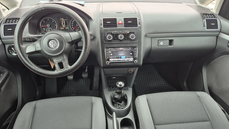 VW Touran 1.6 TDI-NAVI, снимка 10 - Автомобили и джипове - 51499692