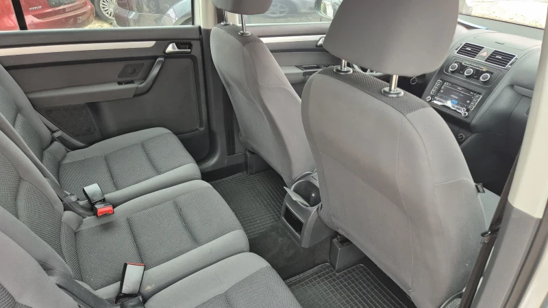 VW Touran 1.6 TDI-NAVI, снимка 13 - Автомобили и джипове - 51499692
