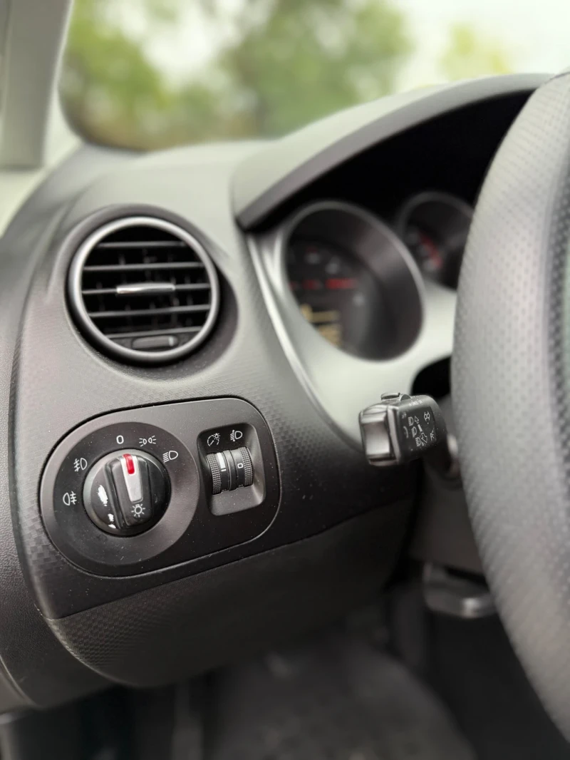 Seat Altea 1.6i I-TECH 102кс , снимка 14 - Автомобили и джипове - 52592260