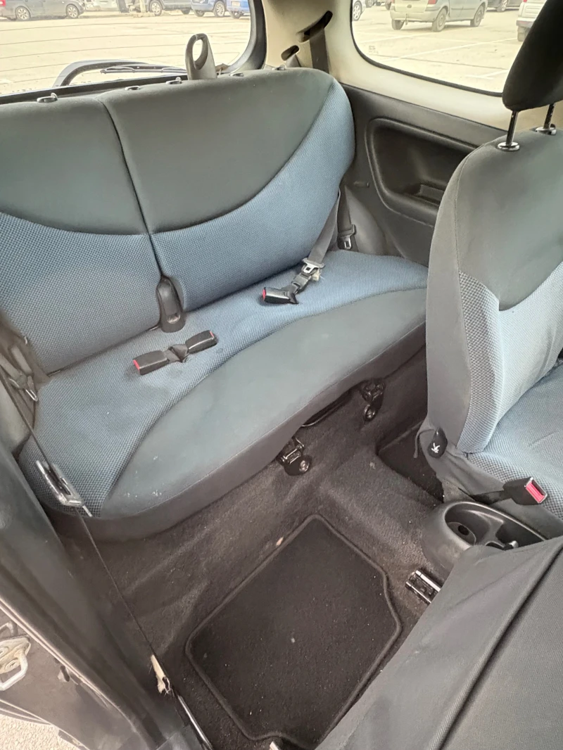 Toyota Yaris 1.0i 16V .2005g, снимка 13 - Автомобили и джипове - 52495729