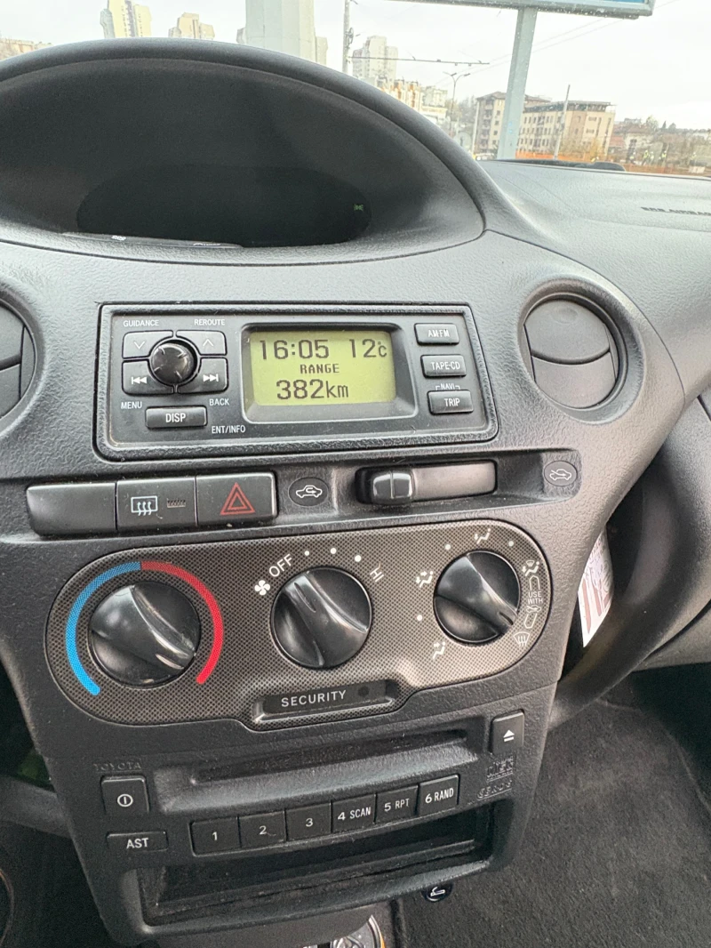Toyota Yaris 1.0i 16V .2005g, снимка 15 - Автомобили и джипове - 52495729
