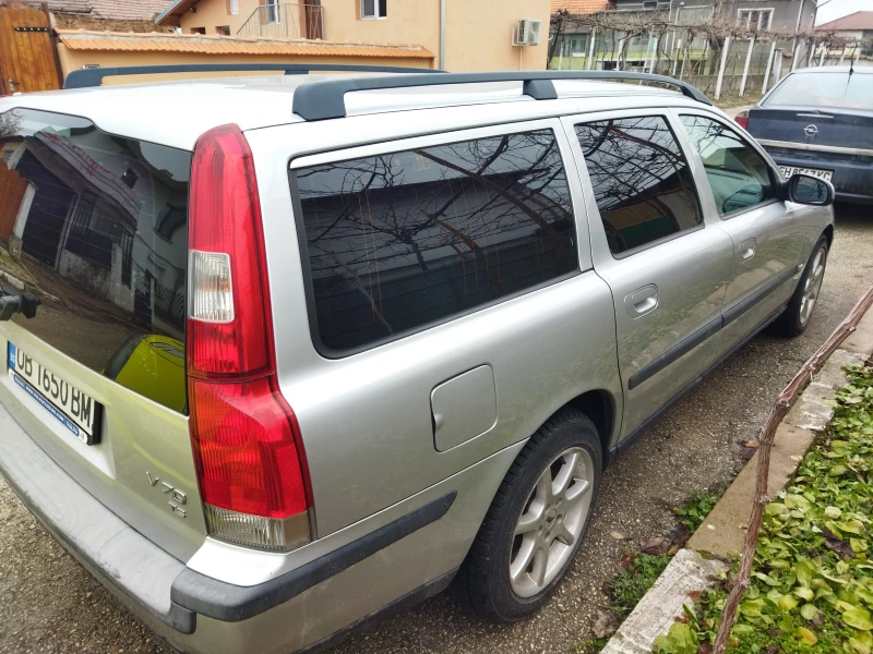 Volvo V70 T5, снимка 8 - Автомобили и джипове - 52567017