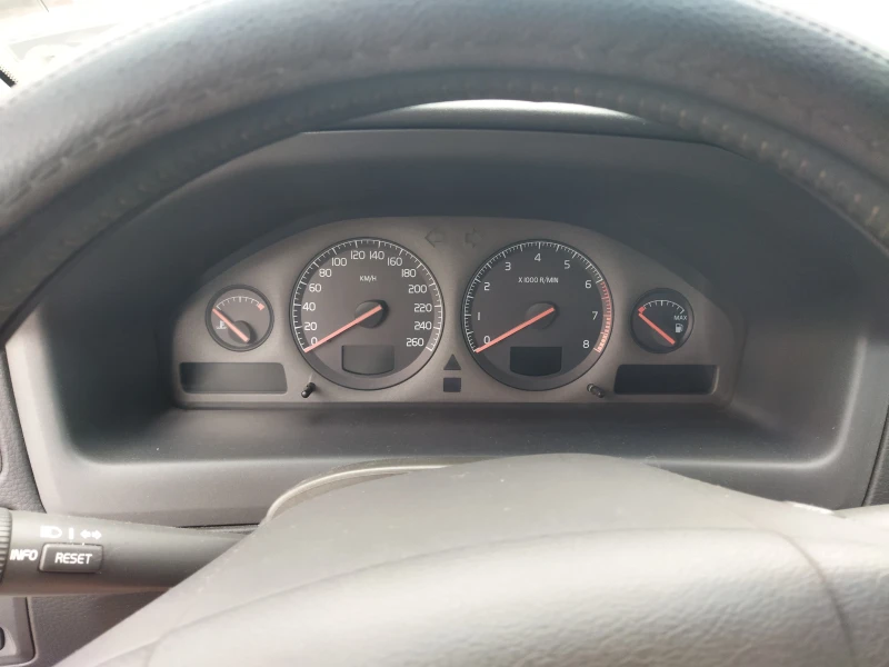 Volvo V70 T5, снимка 5 - Автомобили и джипове - 52567017