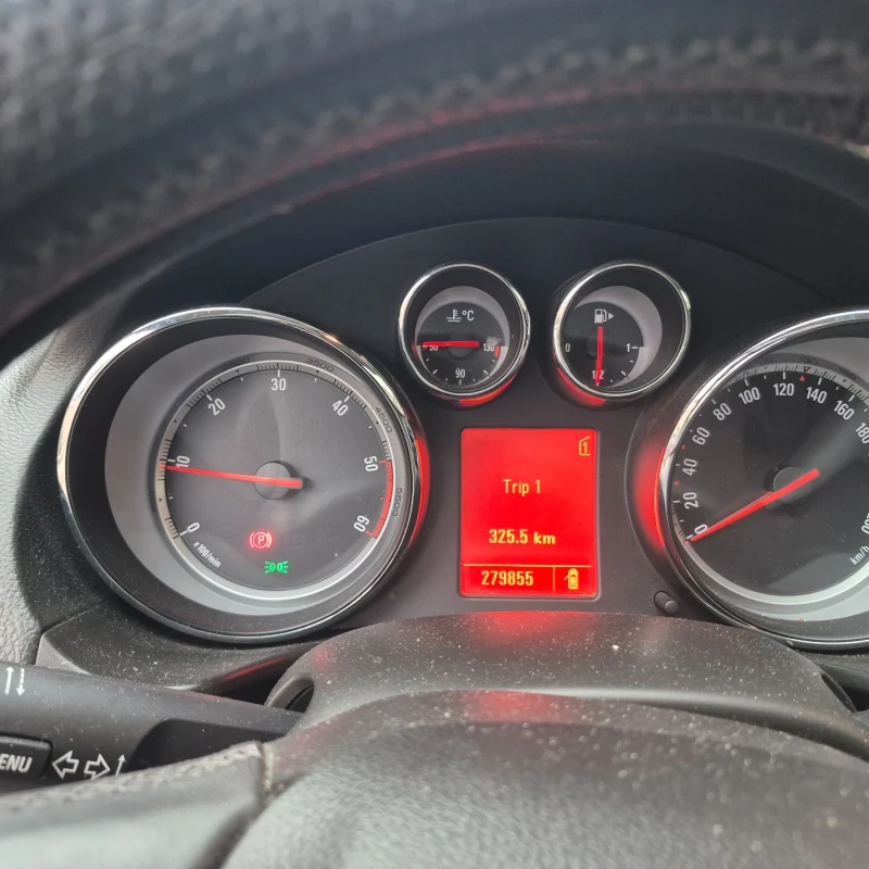 Opel Insignia, снимка 6 - Автомобили и джипове - 53223471