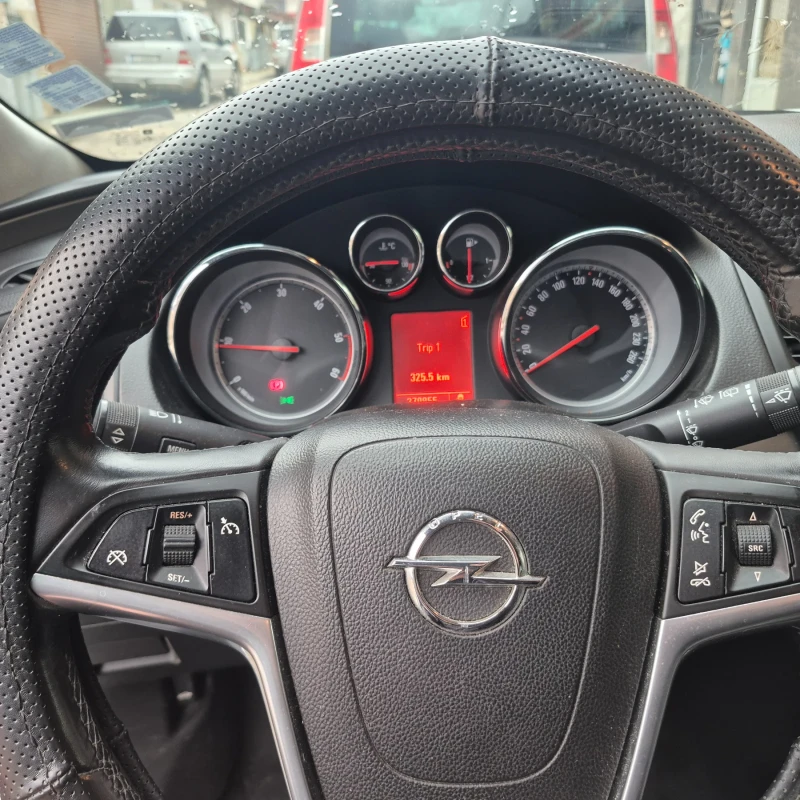 Opel Insignia, снимка 8 - Автомобили и джипове - 53223471