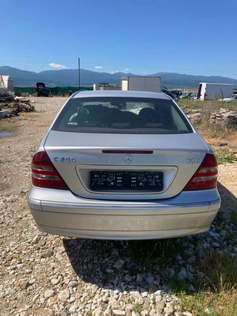 Mercedes-Benz C 220, снимка 4 - Автомобили и джипове - 49026354