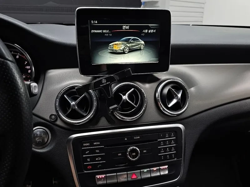 Mercedes-Benz CLA 2.5, снимка 14 - Автомобили и джипове - 54288328