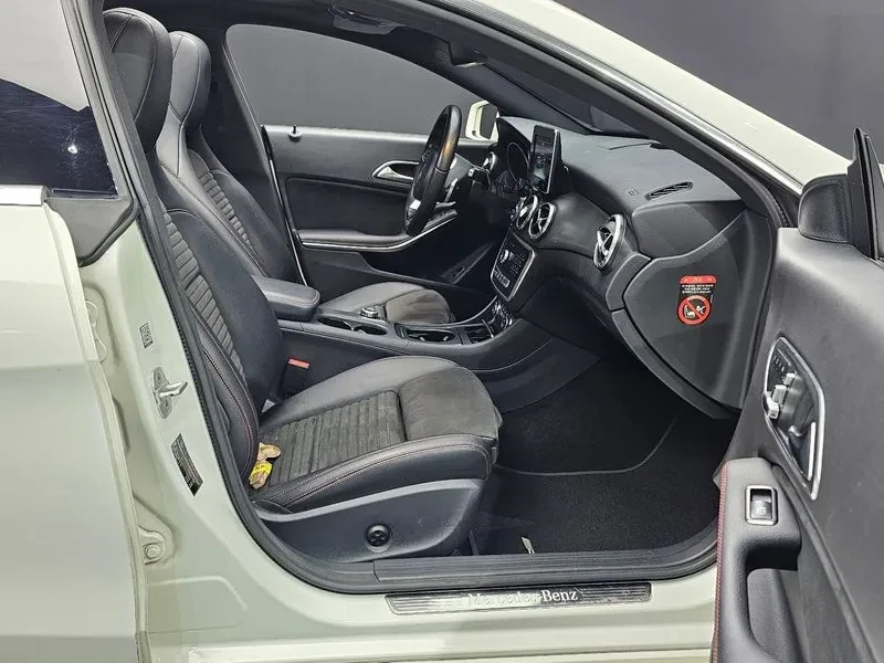 Mercedes-Benz CLA 2.5, снимка 11 - Автомобили и джипове - 54288328