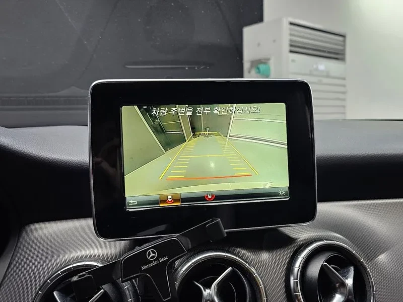 Mercedes-Benz CLA 2.5, снимка 15 - Автомобили и джипове - 54288328