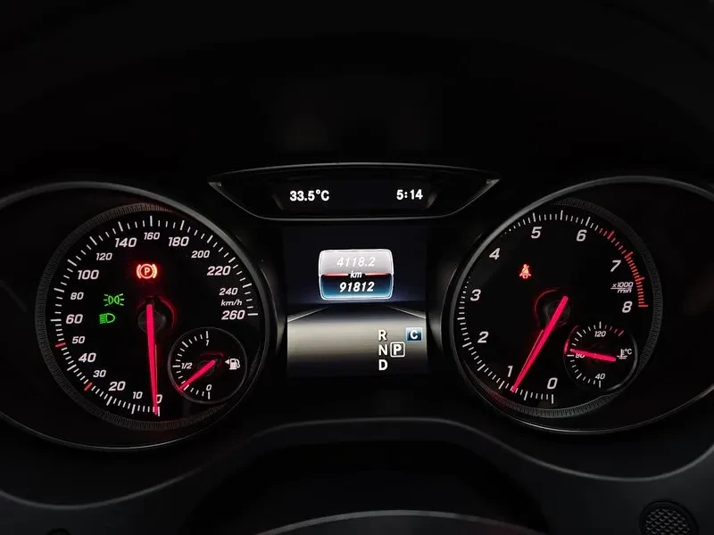 Mercedes-Benz CLA 2.5, снимка 8 - Автомобили и джипове - 54288328