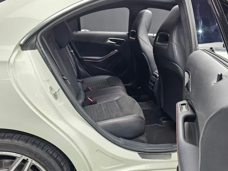 Mercedes-Benz CLA 2.5, снимка 12 - Автомобили и джипове - 54288328