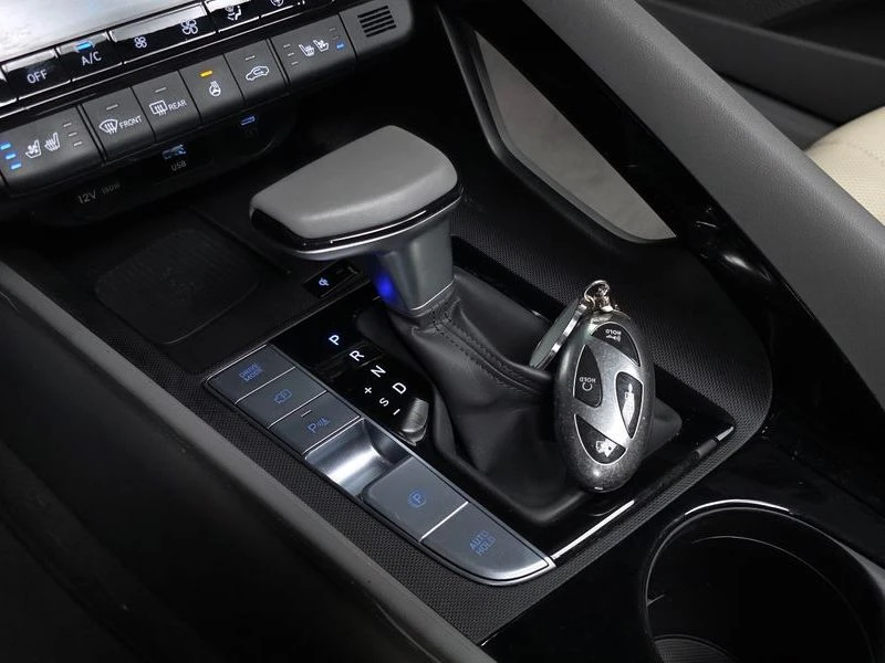 Hyundai Elantra Inspiration| 139к.с.| ВКЛ.ТЕХНОТЕСТ, снимка 9 - Автомобили и джипове - 55665233