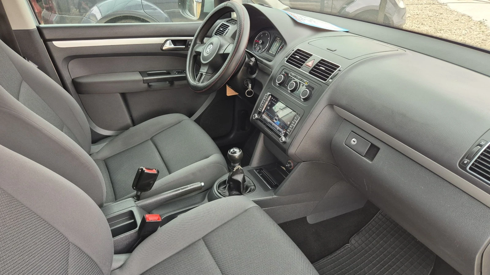 VW Touran 1.6 TDI-NAVI | Mobile.bg — изображение 14