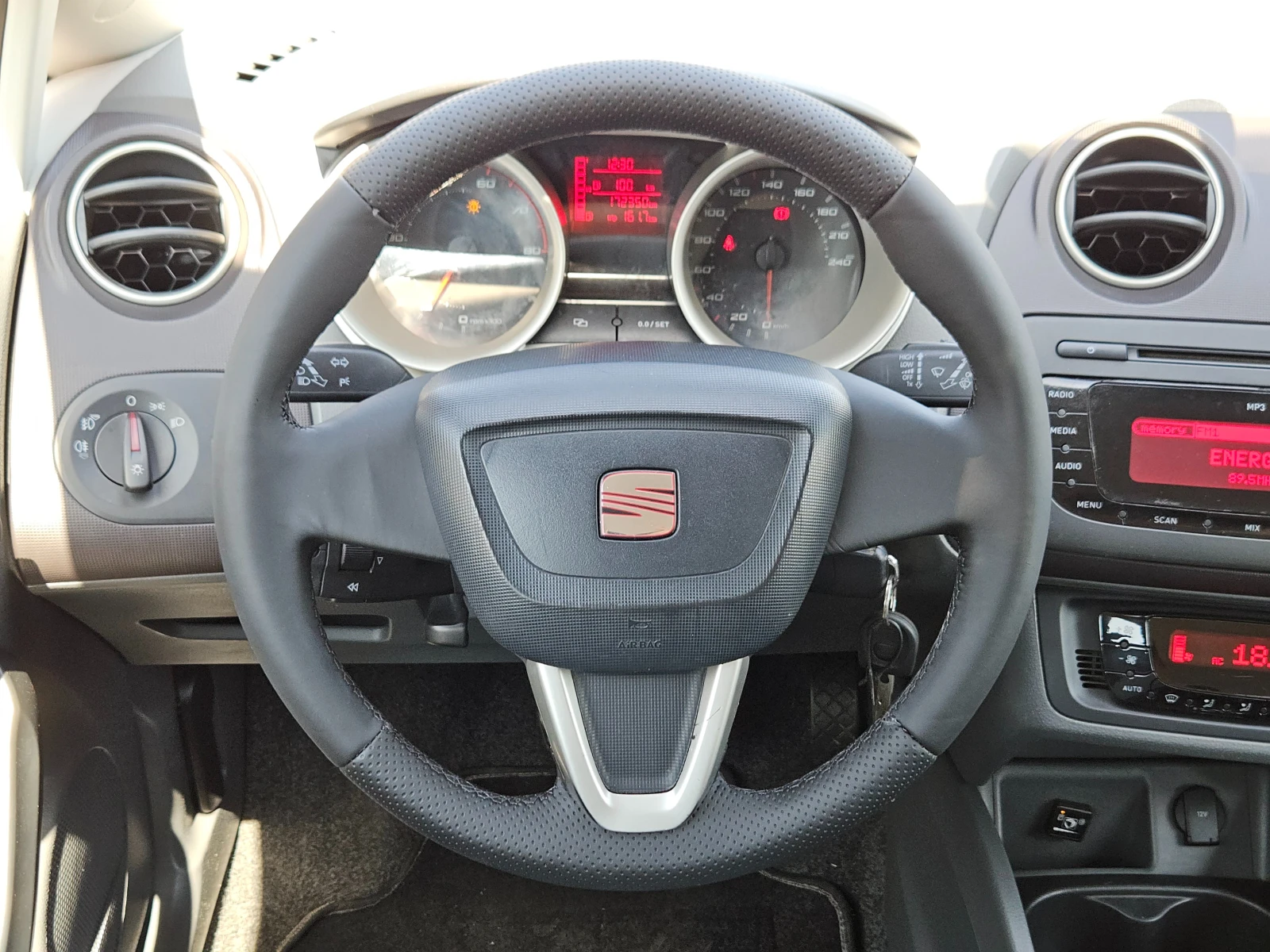 Seat Ibiza 1.4I/GPL/Facelift/85k.c/ACC//EURO 4/ | Mobile.bg   11