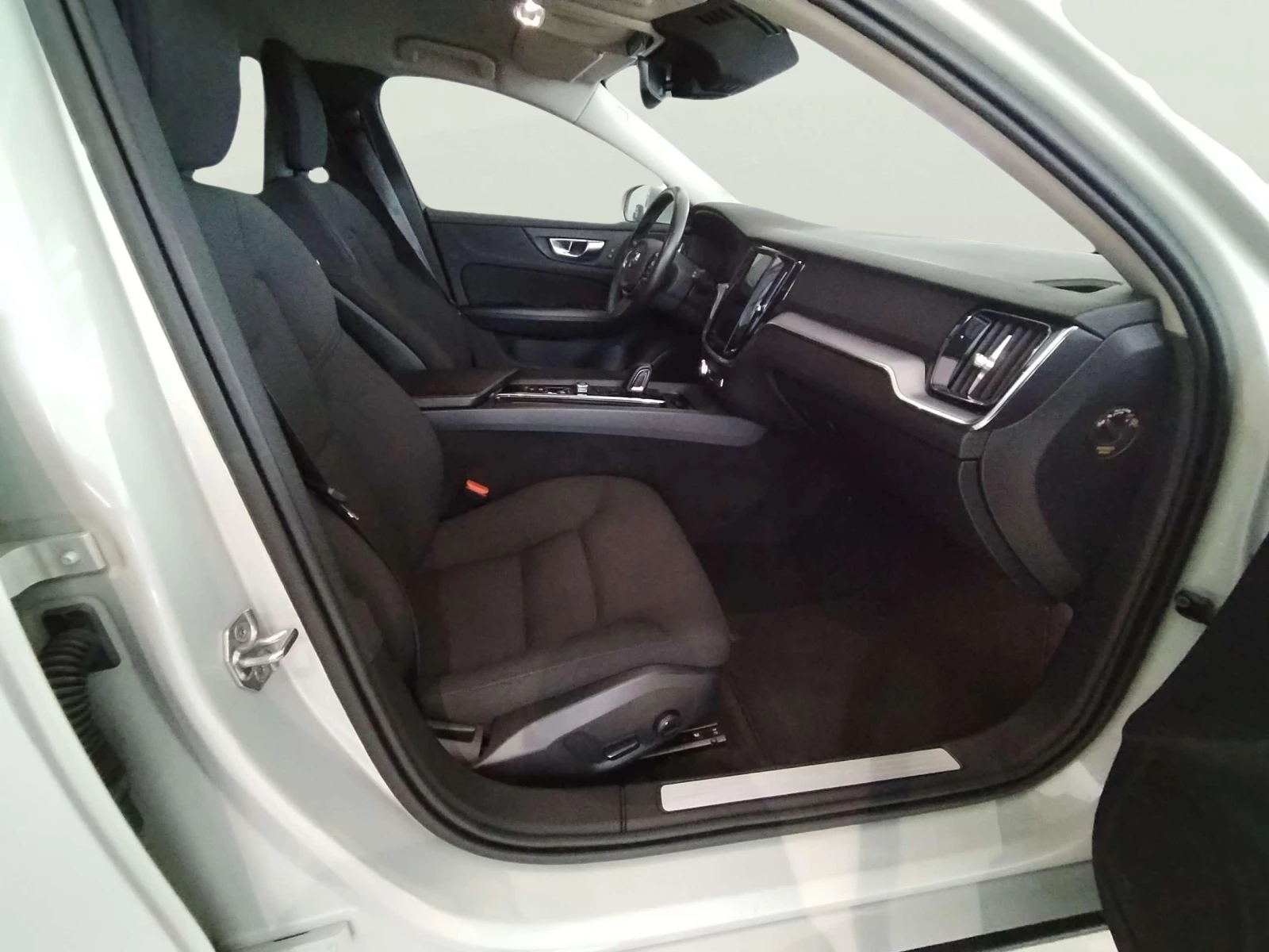 Volvo V60 2.0 B4 - изображение 9