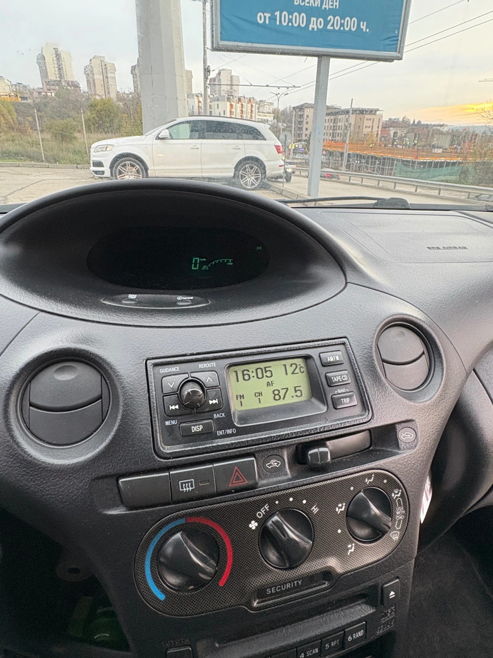 Toyota Yaris 1.0i 16V .2005g | Mobile.bg � ����������� 16