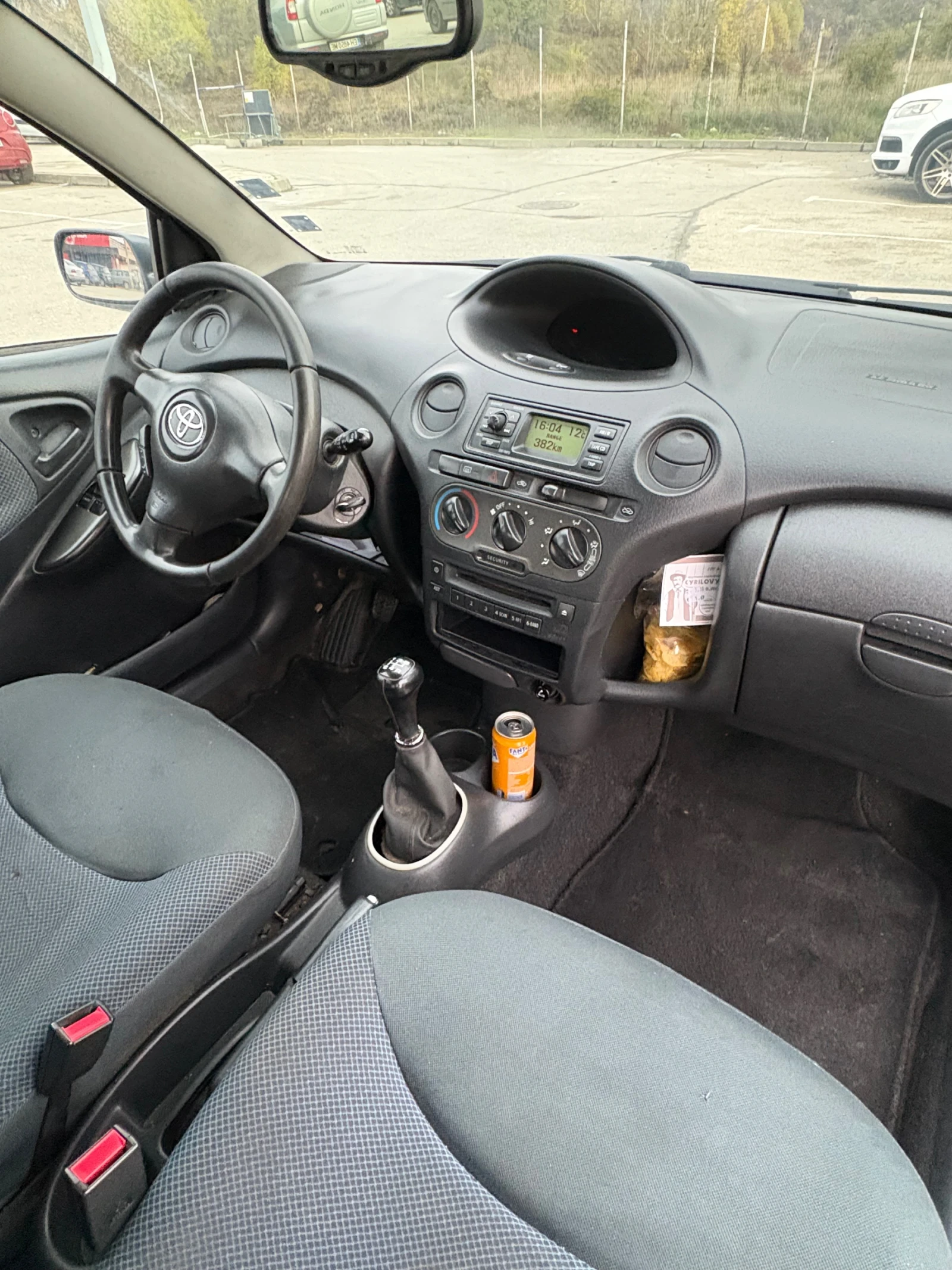 Toyota Yaris 1.0i 16V .2005g - изображение 10