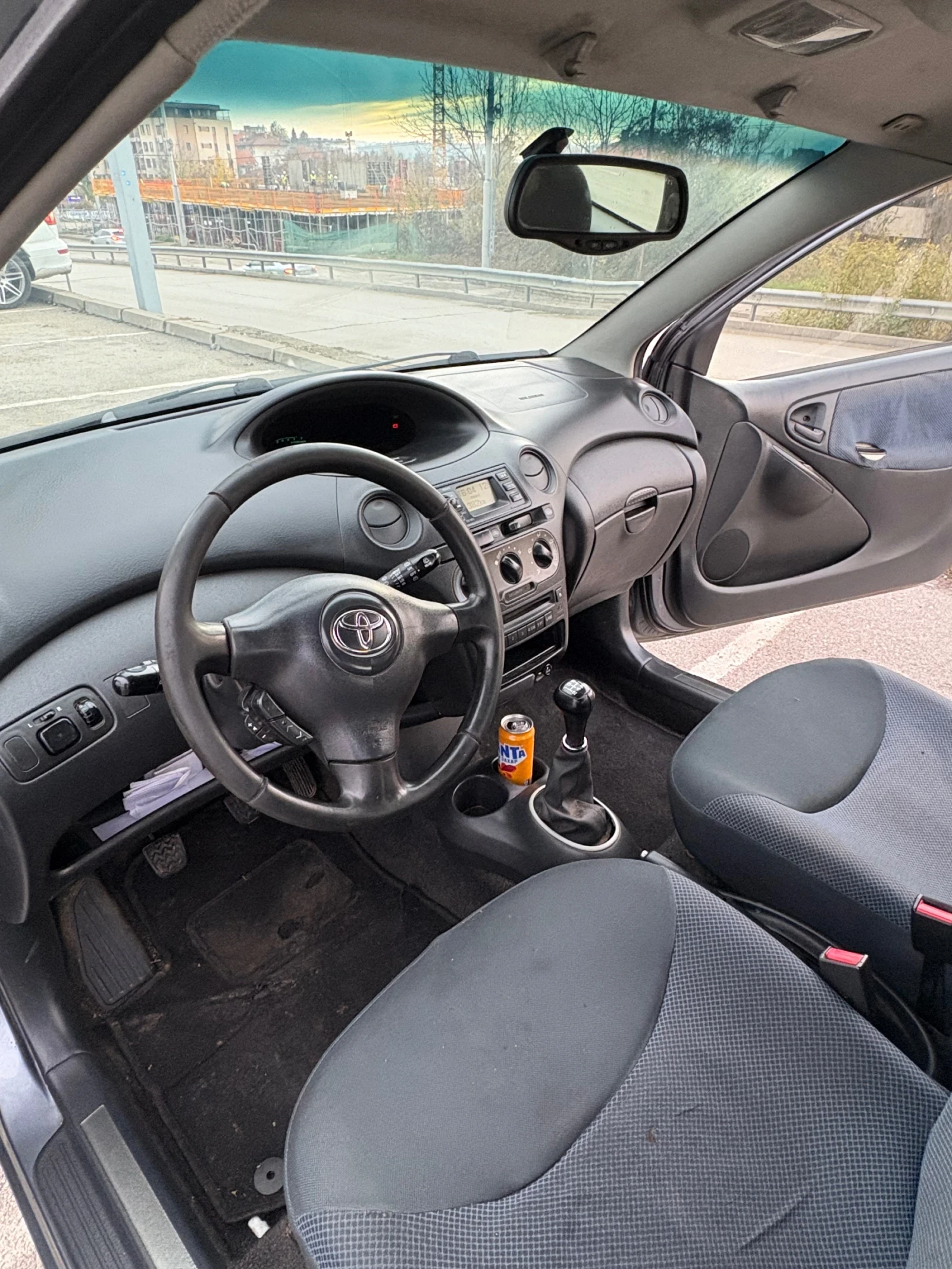 Toyota Yaris 1.0i 16V .2005g - изображение 9