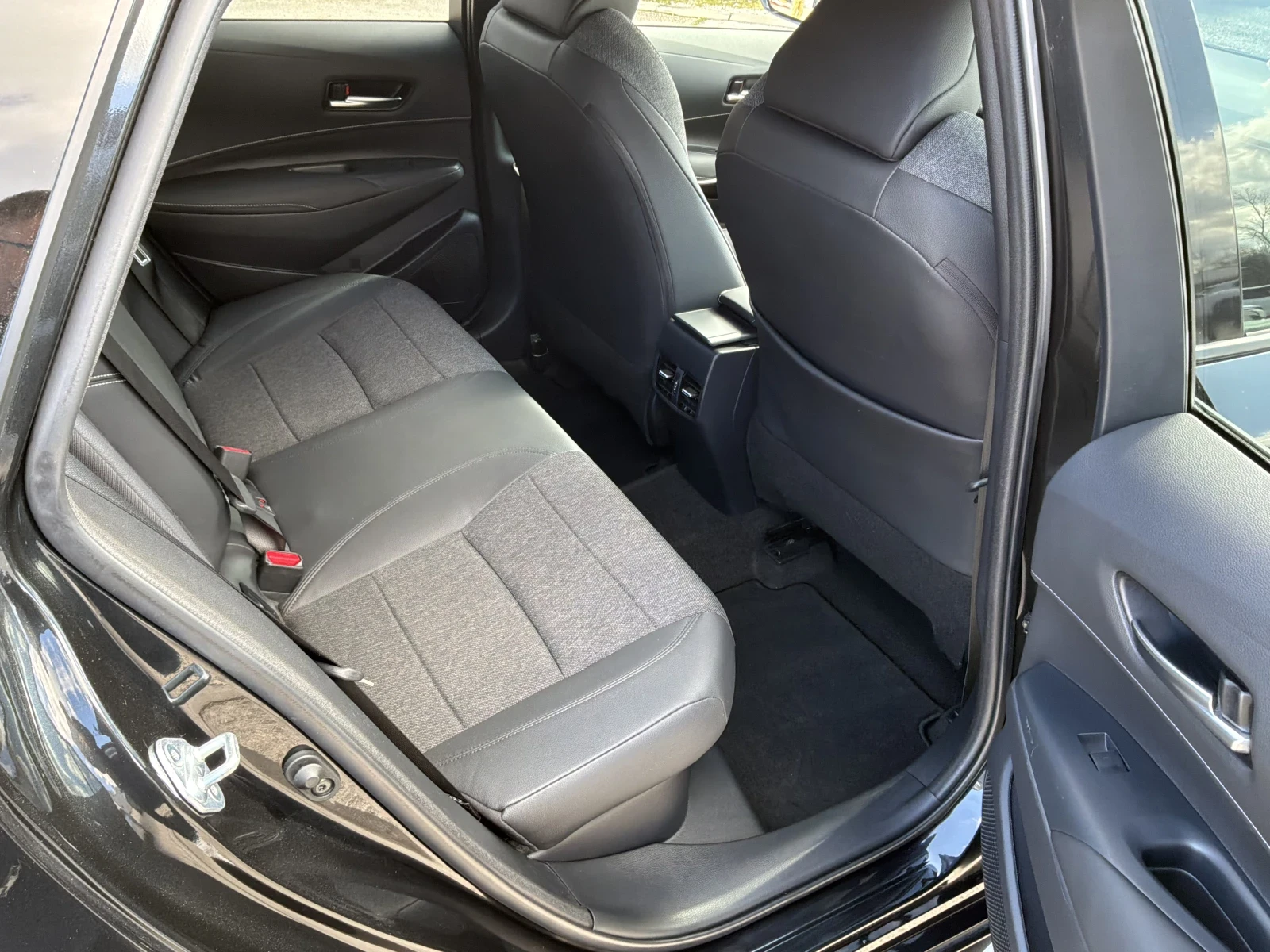 Toyota Corolla 1.8h.122k.�. Luxury � �������� | Mobile.bg � ����������� 13