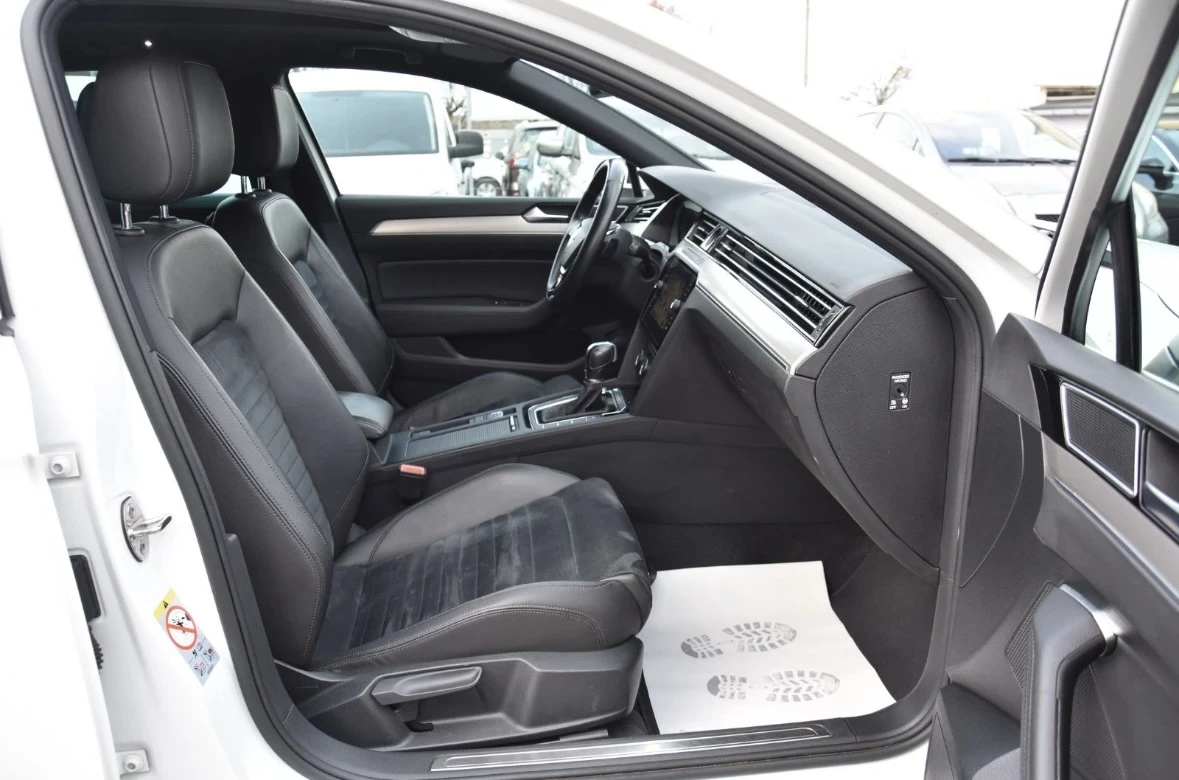 VW Passat 2.0TDI* R-line* Digital* Германия, снимка 11 - Автомобили и джипове - 53840098