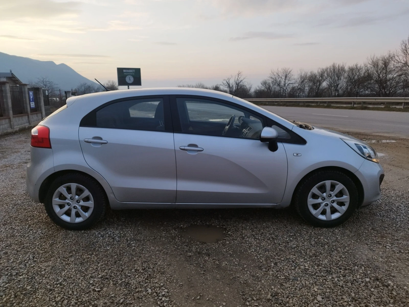 Kia Rio 1.2i 70kc. Klima, снимка 6 - Автомобили и джипове - 53966279