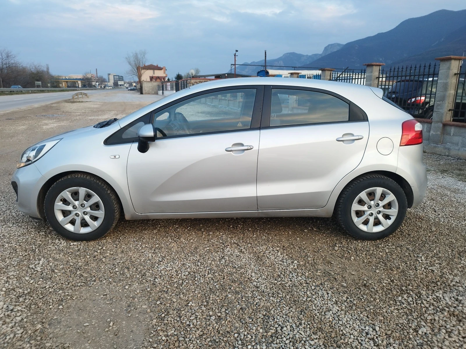 Kia Rio 1.2i 70kc. Klima, снимка 2 - Автомобили и джипове - 53966279