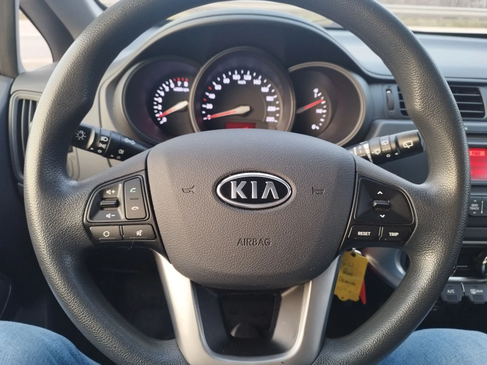 Kia Rio 1.2i 70kc. Klima, снимка 12 - Автомобили и джипове - 53966279