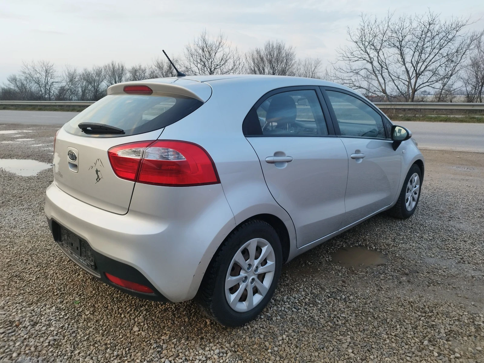 Kia Rio 1.2i 70kc. Klima, снимка 5 - Автомобили и джипове - 53966279