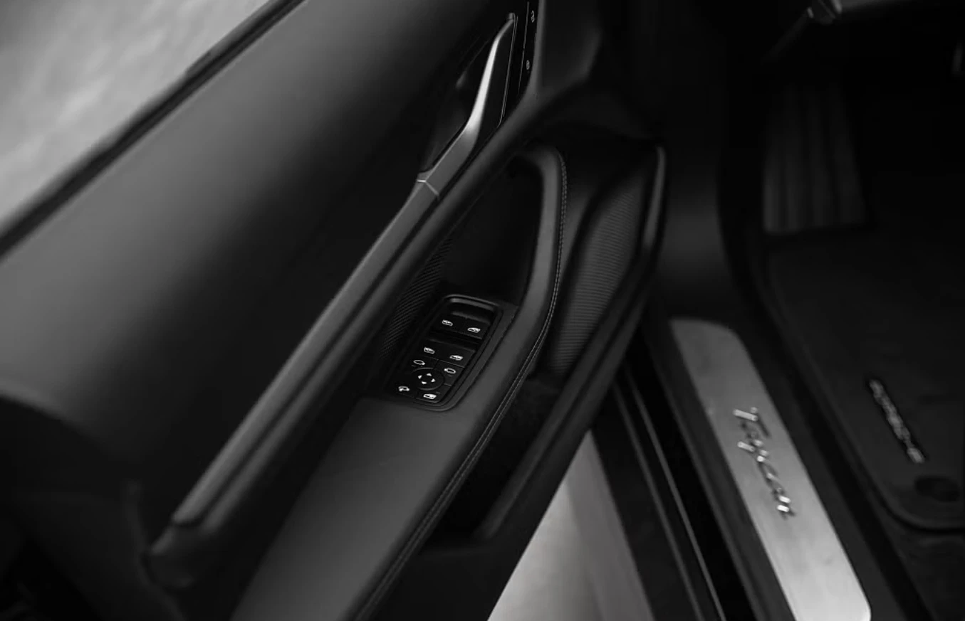 Porsche Taycan Sport Turismo 105 kWh, снимка 6 - Автомобили и джипове - 54411866
