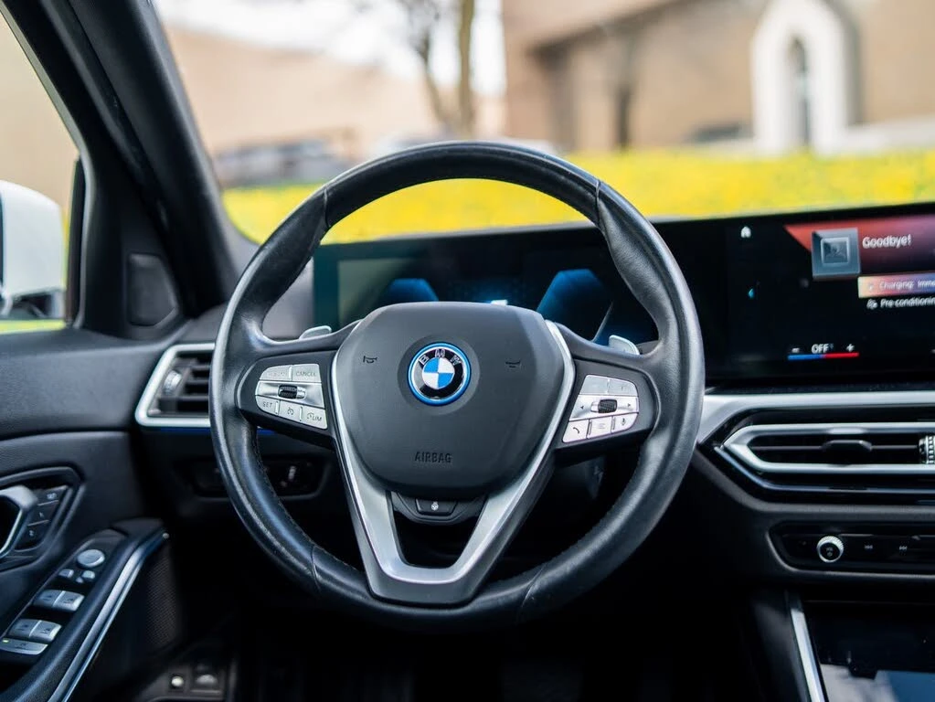 BMW 330 e Hybrid Plug-in xDrive AWD, снимка 10 - Автомобили и джипове - 54557977
