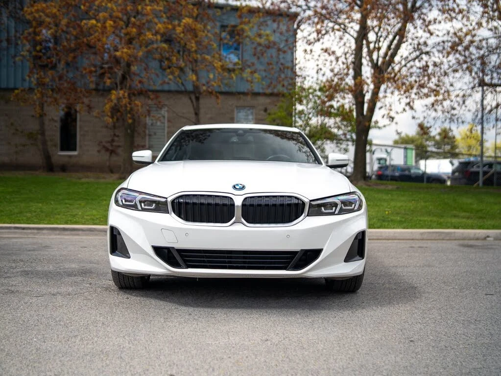 BMW 330 e Hybrid Plug-in xDrive AWD, снимка 3 - Автомобили и джипове - 54557977