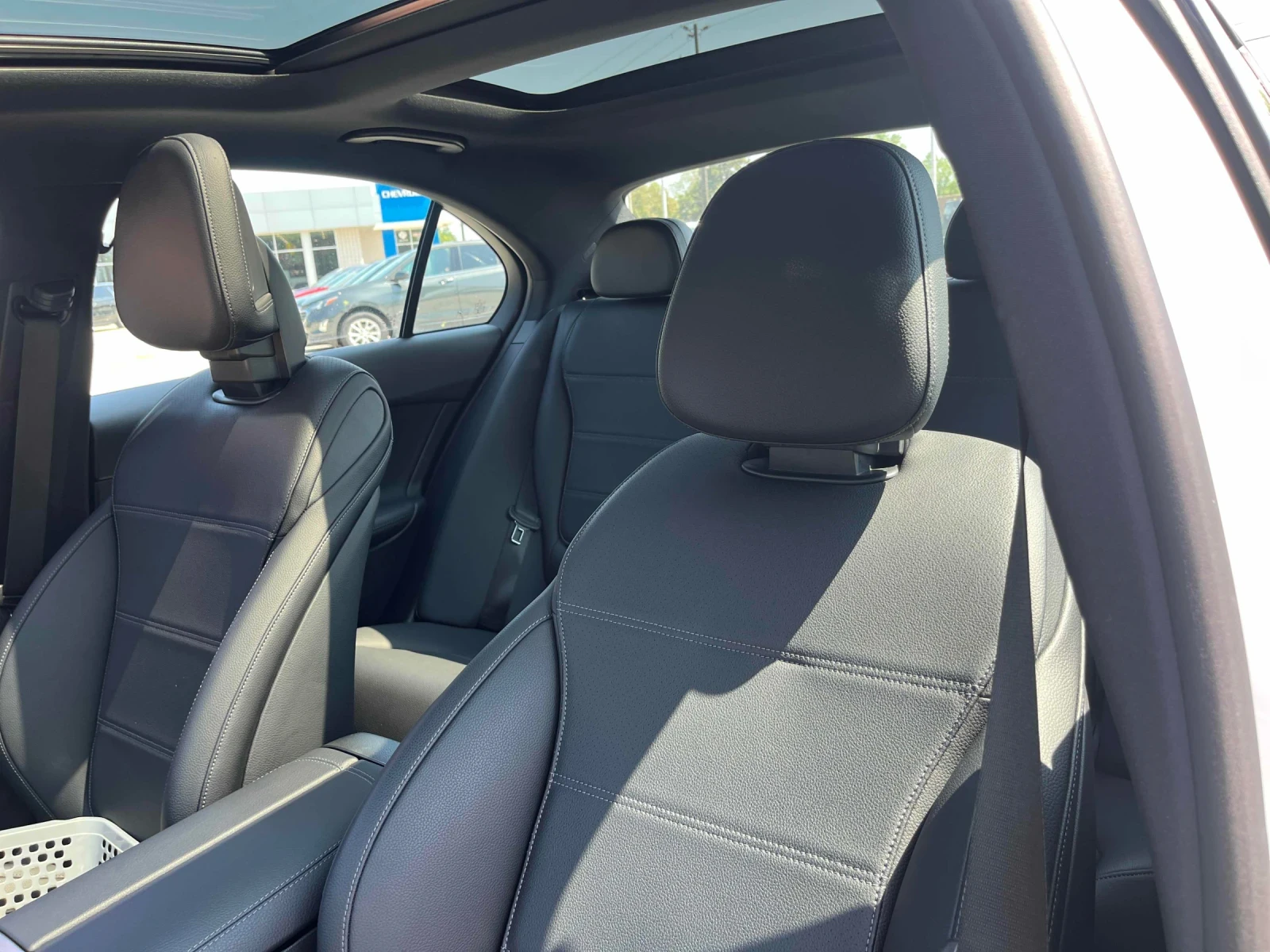 Mercedes-Benz C 300 4MATIC * ДИСТРОНИК * ПОДГРЕВ * ПАНОРАМА * 2 КЛЮЧА, снимка 10 - Автомобили и джипове - 54611618