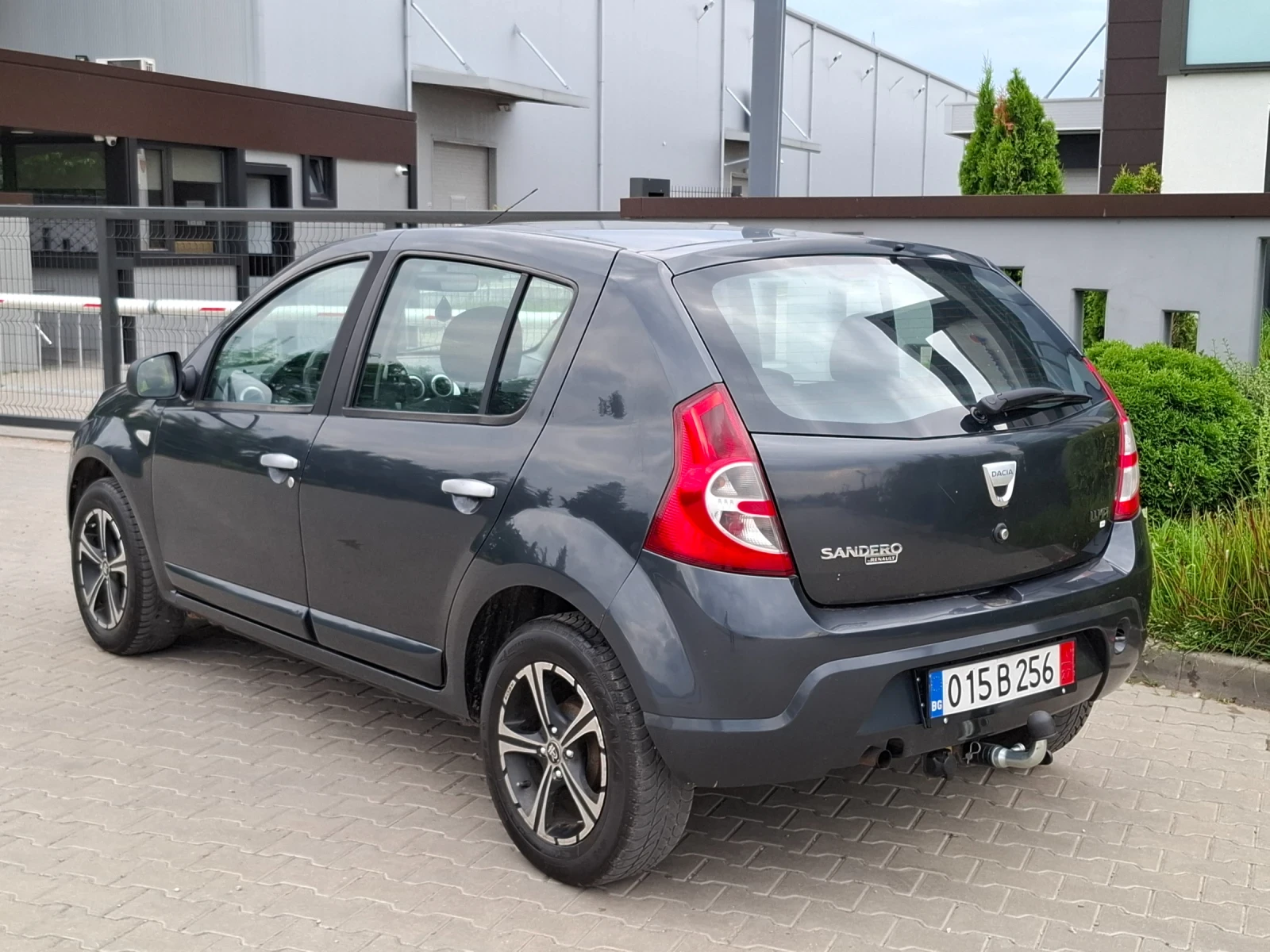 Dacia Sandero 1.4i* (75кс)* * * КЛИМАТИК* HOB BHOC* * , снимка 10 - Автомобили и джипове - 54803326