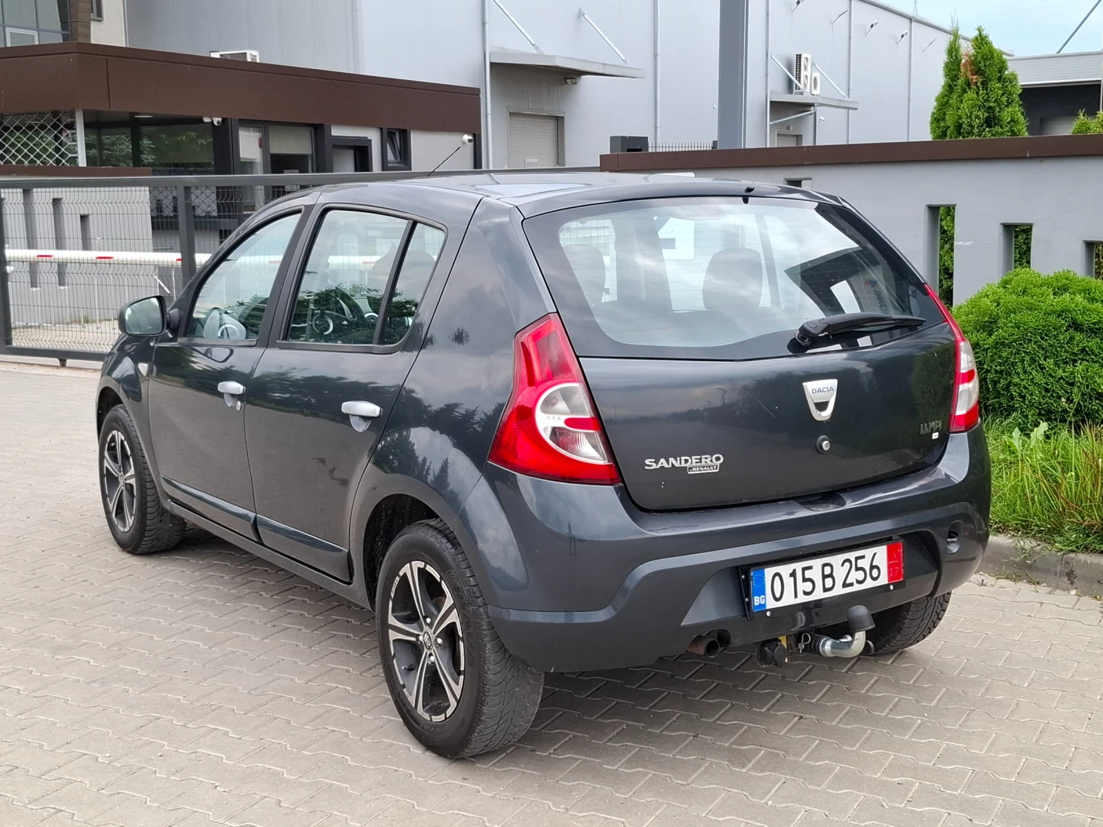 Dacia Sandero 1.4i* (75кс)* * * КЛИМАТИК* HOB BHOC* * , снимка 11 - Автомобили и джипове - 54803326