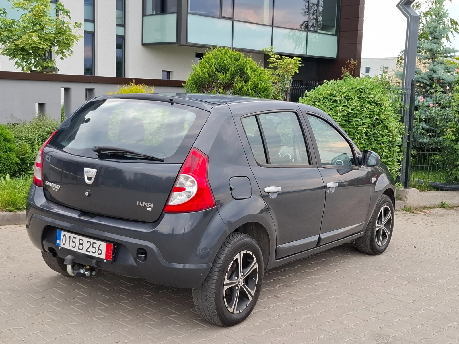 Dacia Sandero 1.4i* (75кс)* * * КЛИМАТИК* HOB BHOC* * , снимка 13 - Автомобили и джипове - 54803326