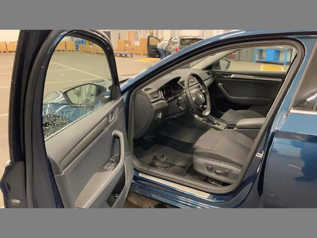 Skoda Superb PlugIn Hybrid 218кс.* Дистроник* DCC* LED* Memory, снимка 6 - Автомобили и джипове - 54830242