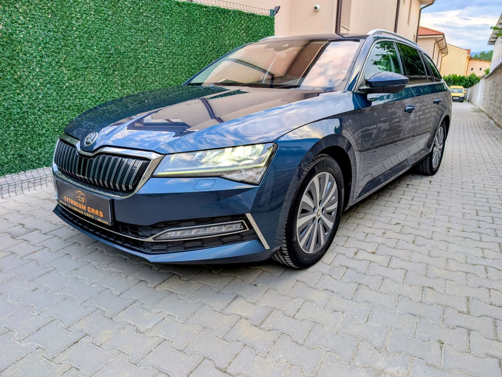 Skoda Superb PlugIn Hybrid 218кс.* Дистроник* DCC* LED* Memory