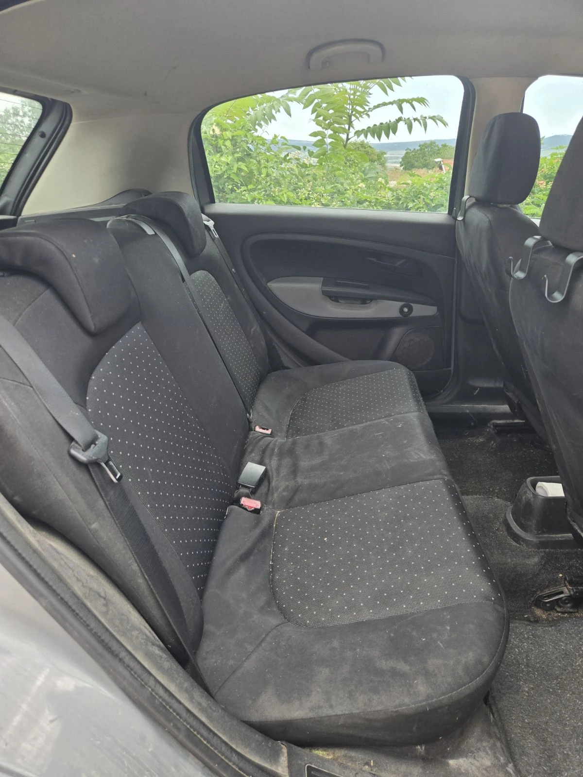 Fiat Punto 1.3 M-jet, снимка 8 - Автомобили и джипове - 55430324