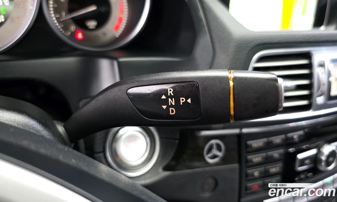 Mercedes-Benz E 200 Coupe, снимка 9 - Автомобили и джипове - 55794786
