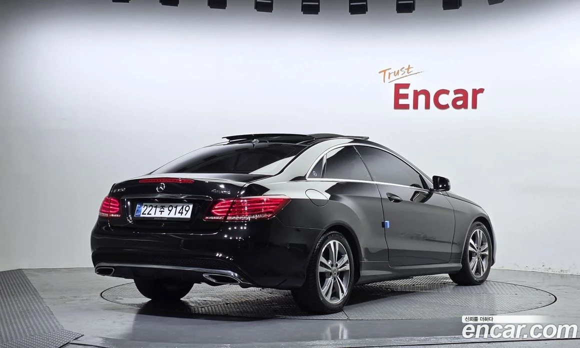 Mercedes-Benz E 200 Coupe, снимка 2 - Автомобили и джипове - 55794786