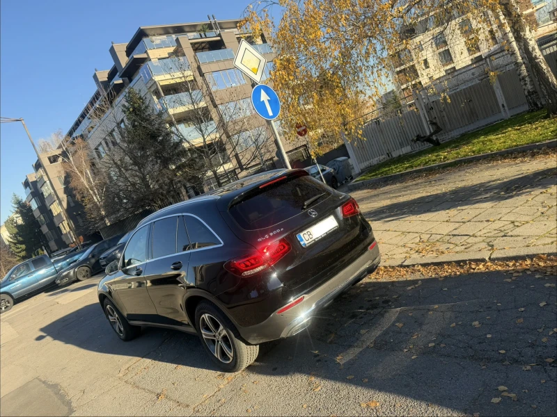 Mercedes-Benz GLC 300 e Plug-in Hybrid/ 1ви собственик/ фактура с ДДС, снимка 4 - Автомобили и джипове - 52738051